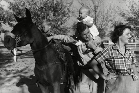 George, Pauline, barbara krūmu un George h.w. krūms